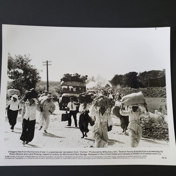1982 MGM/UA Movie Photo 8x10 Inchon Mitsuhari Ishii Terence Young Moore IN-6 B&W - Picture 1 of 12